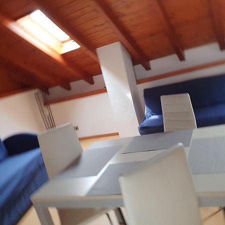 Appartamenti Vacanze E Camere Roccetta Fiorita Pettenasco Rum bild