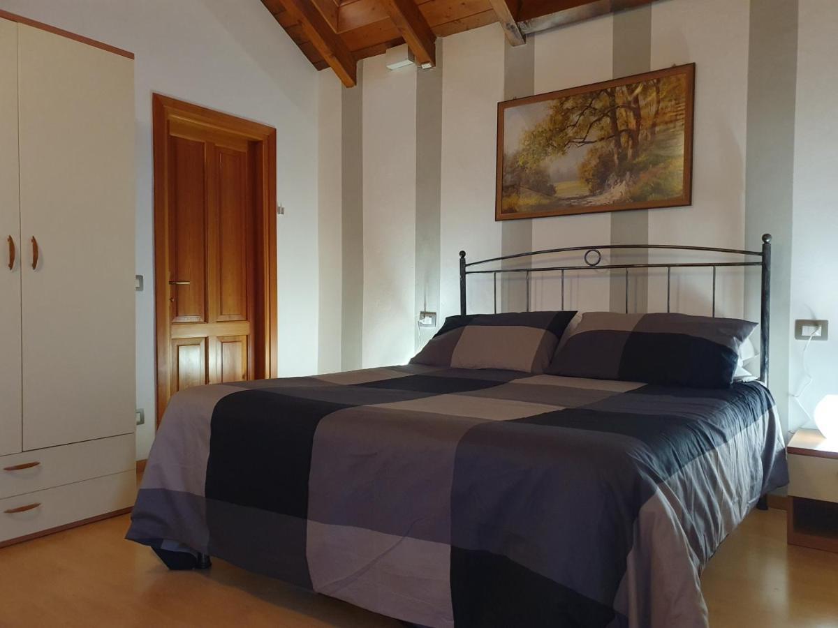 Appartamenti Vacanze E Camere Roccetta Fiorita Pettenasco Rum bild