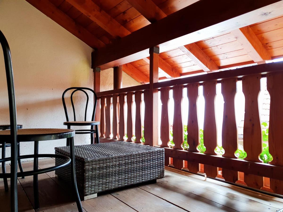 Appartamenti Vacanze E Camere Roccetta Fiorita Pettenasco Rum bild