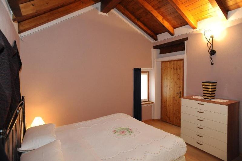 Appartamenti Vacanze E Camere Roccetta Fiorita Pettenasco Exteriör bild