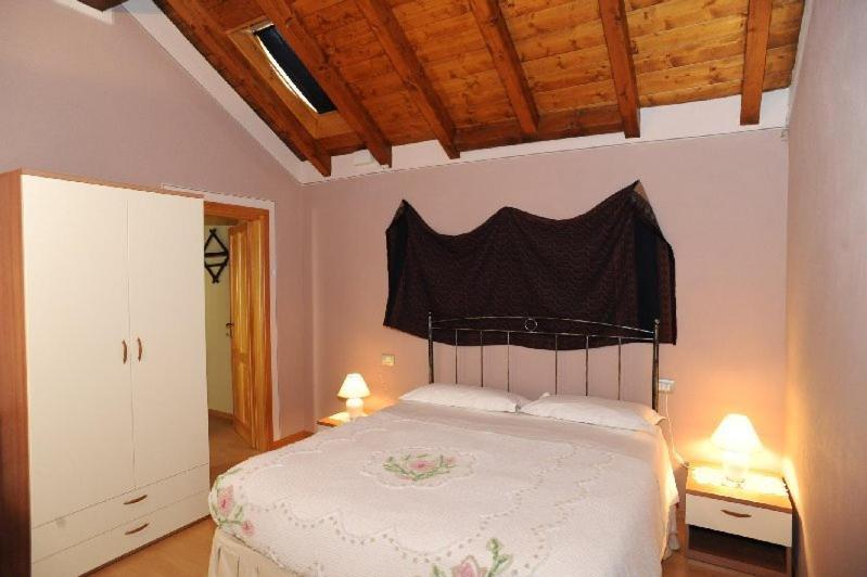 Appartamenti Vacanze E Camere Roccetta Fiorita Pettenasco Exteriör bild
