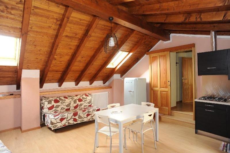 Appartamenti Vacanze E Camere Roccetta Fiorita Pettenasco Exteriör bild