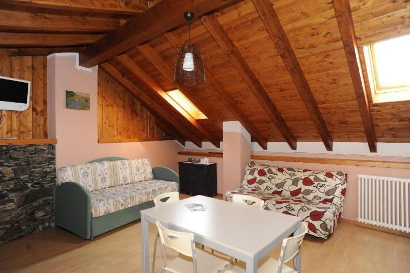 Appartamenti Vacanze E Camere Roccetta Fiorita Pettenasco Exteriör bild