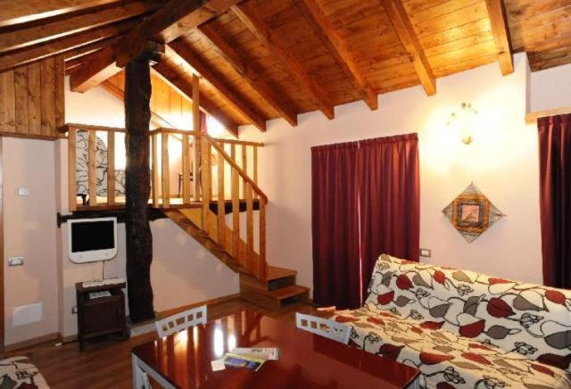 Appartamenti Vacanze E Camere Roccetta Fiorita Pettenasco Exteriör bild
