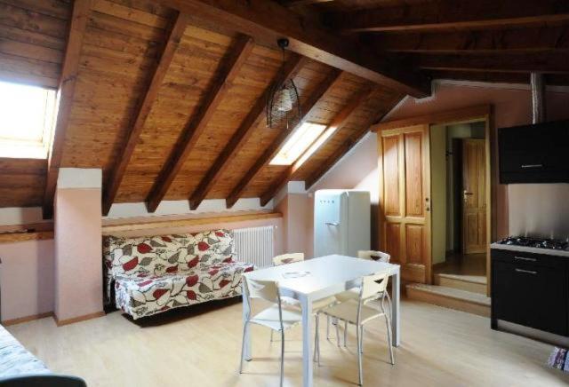 Appartamenti Vacanze E Camere Roccetta Fiorita Pettenasco Exteriör bild