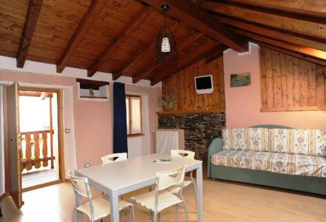 Appartamenti Vacanze E Camere Roccetta Fiorita Pettenasco Exteriör bild