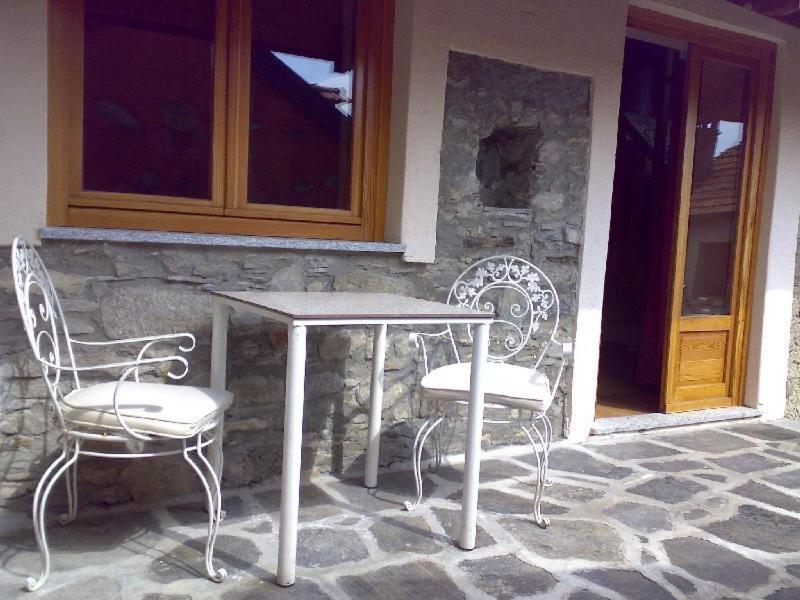 Appartamenti Vacanze E Camere Roccetta Fiorita Pettenasco Exteriör bild