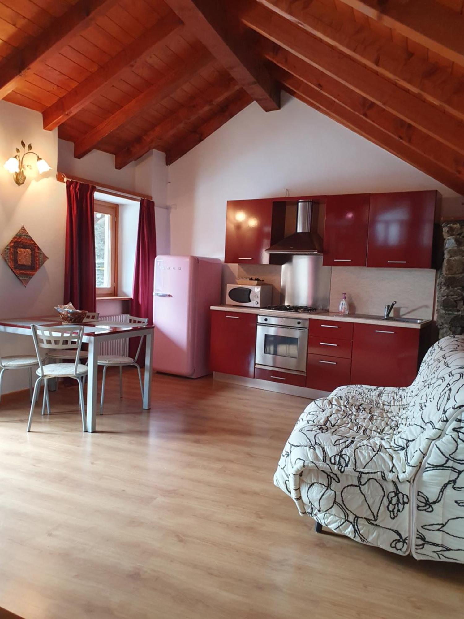 Appartamenti Vacanze E Camere Roccetta Fiorita Pettenasco Rum bild
