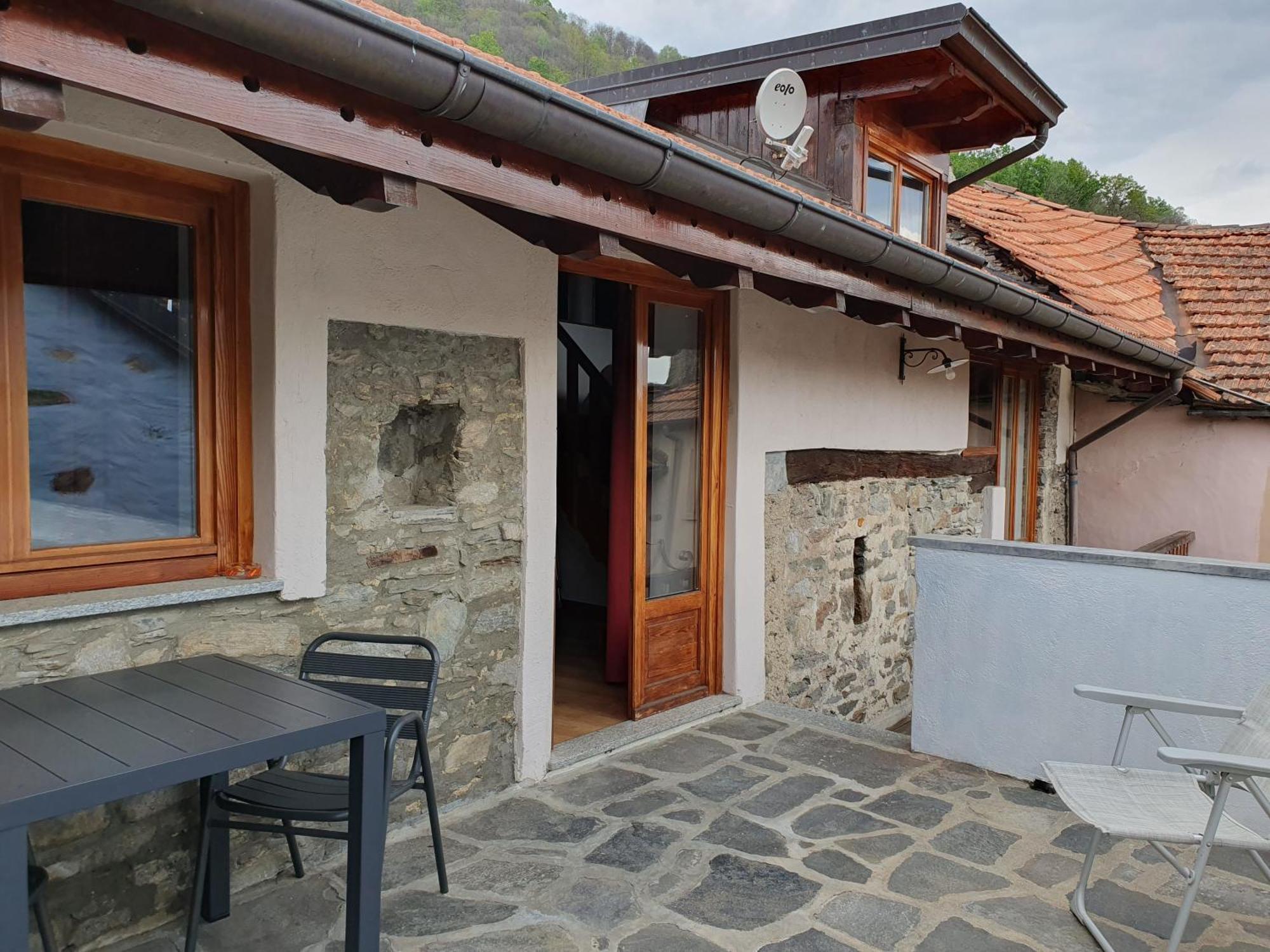 Appartamenti Vacanze E Camere Roccetta Fiorita Pettenasco Rum bild