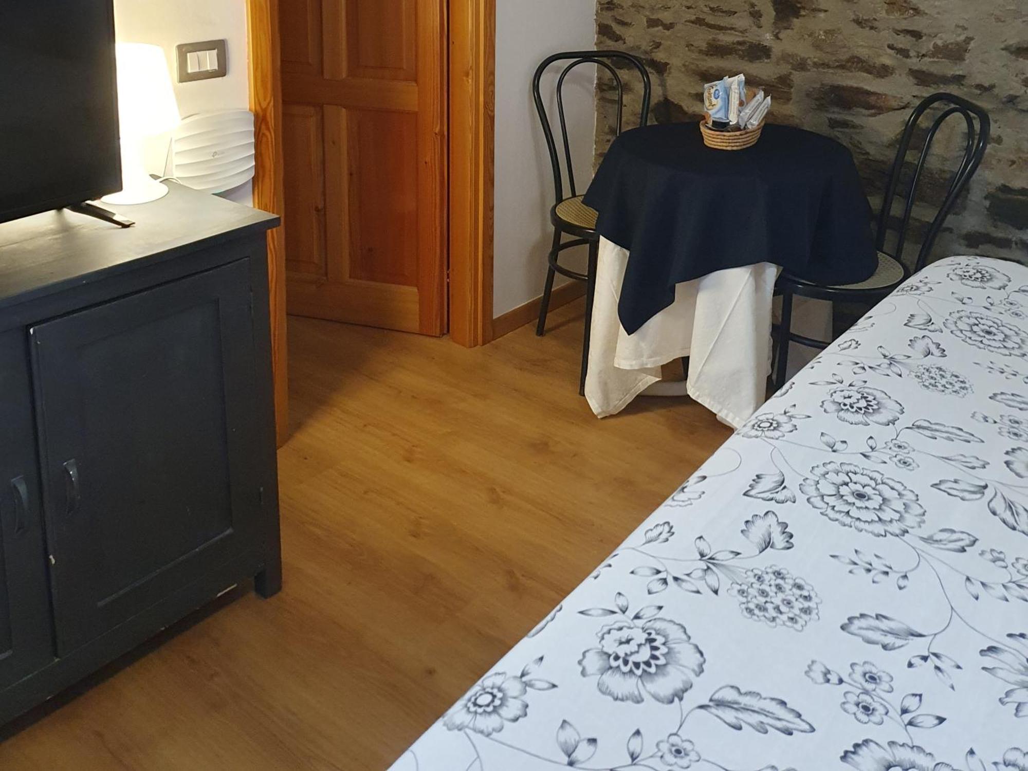 Appartamenti Vacanze E Camere Roccetta Fiorita Pettenasco Rum bild